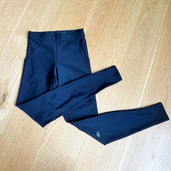 ALO Yoga Pants - Alo Leggings with Pockets in Black